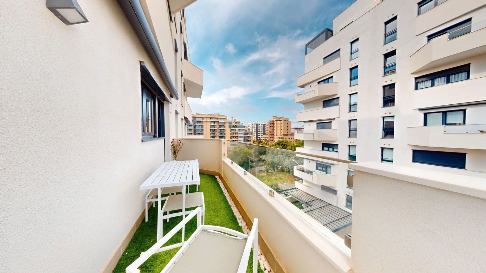 2 bedroom Flat for sale in Alicante / Alacant city with pool garage - € 449,000 (Ref: 9640772)
