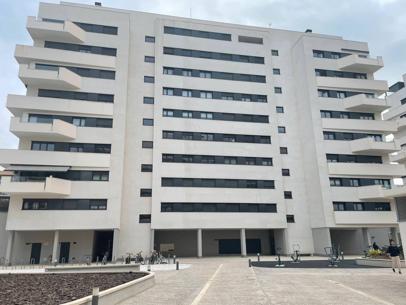 2 bedroom Flat for sale in Alicante / Alacant city with pool garage - € 449,000 (Ref: 9640772)