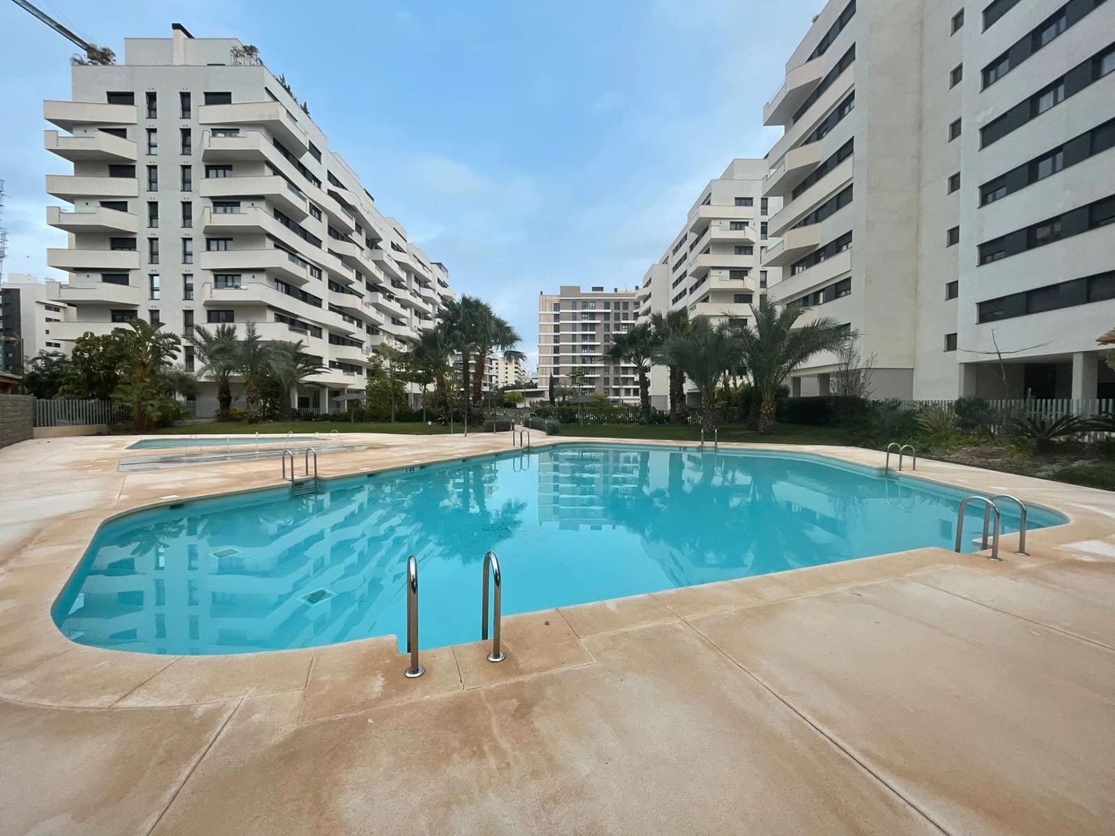 2 bedroom Flat for sale in Alicante / Alacant city with pool garage - € 449,000 (Ref: 9640772)
