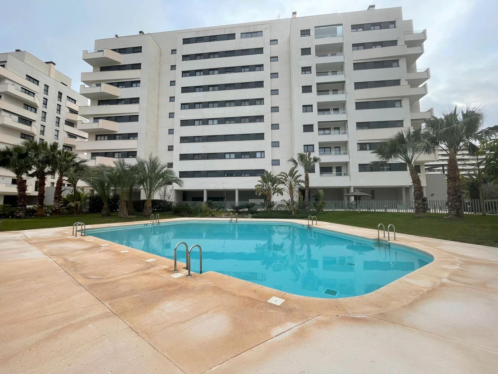 2 bedroom Flat for sale in Alicante / Alacant city with pool garage - € 449,000 (Ref: 9640772)