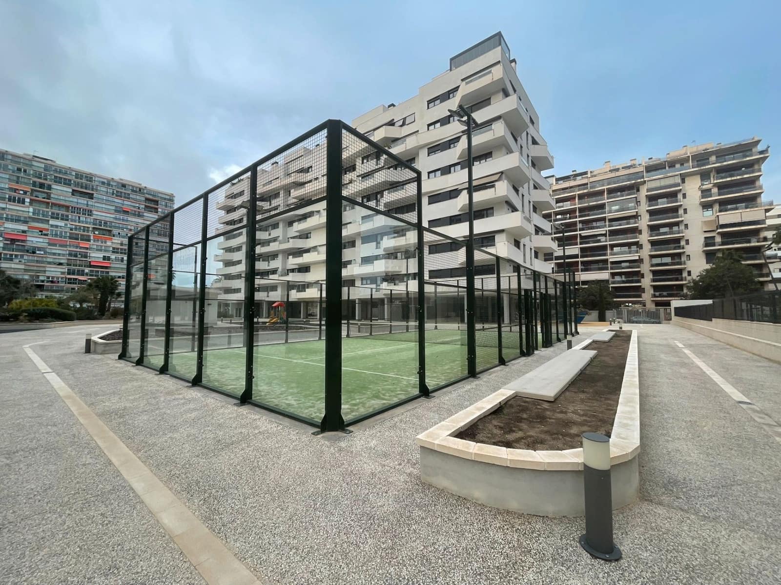 2 bedroom Flat for sale in Alicante / Alacant city with pool garage - € 449,000 (Ref: 9640772)