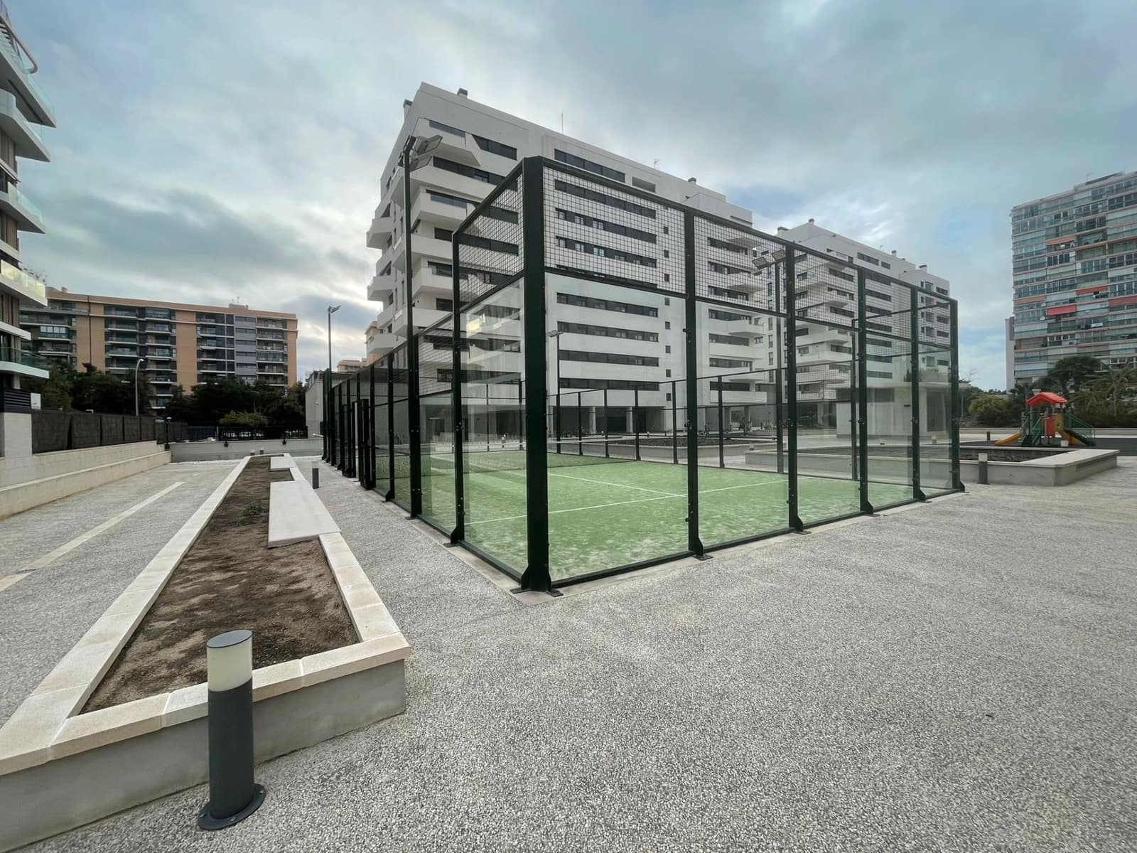 2 bedroom Flat for sale in Alicante / Alacant city with pool garage - € 449,000 (Ref: 9640772)