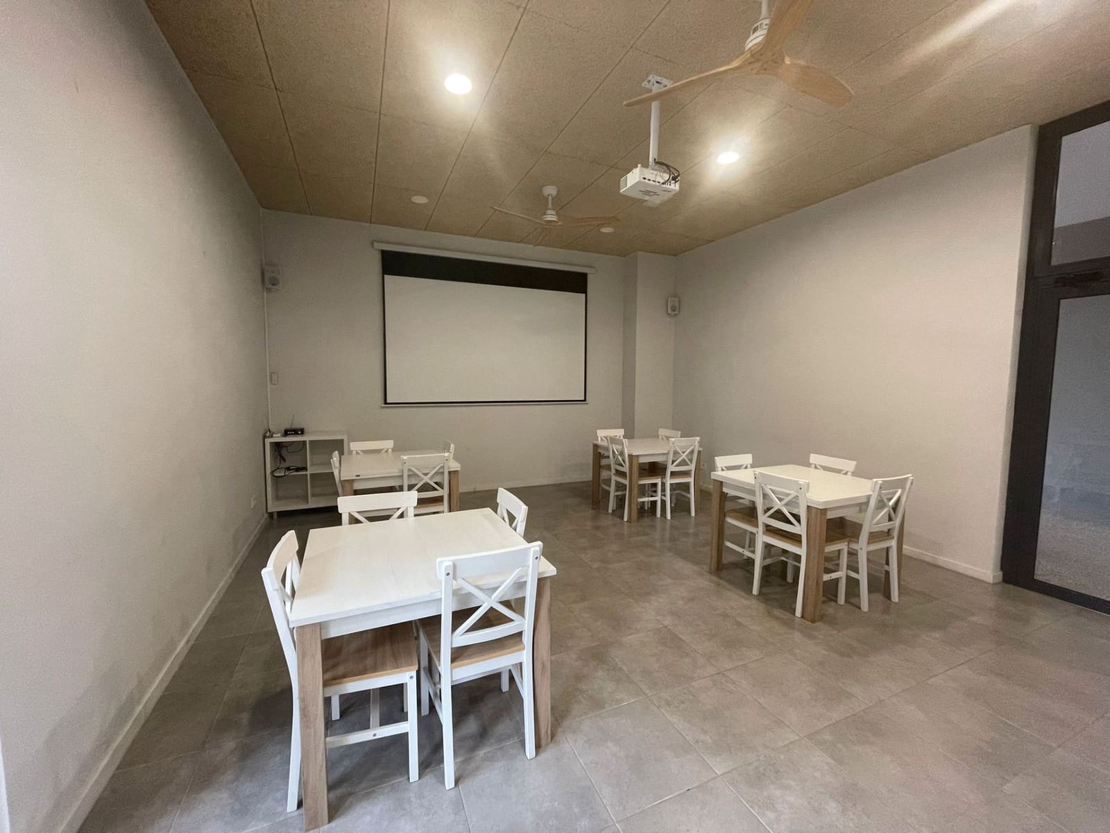 2 bedroom Flat for sale in Alicante / Alacant city with pool garage - € 449,000 (Ref: 9640772)