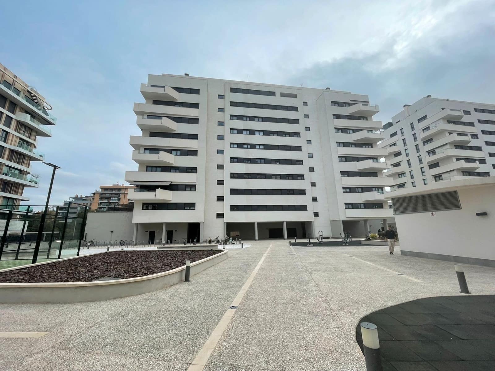 2 bedroom Flat for sale in Alicante / Alacant city with pool garage - € 449,000 (Ref: 9640772)