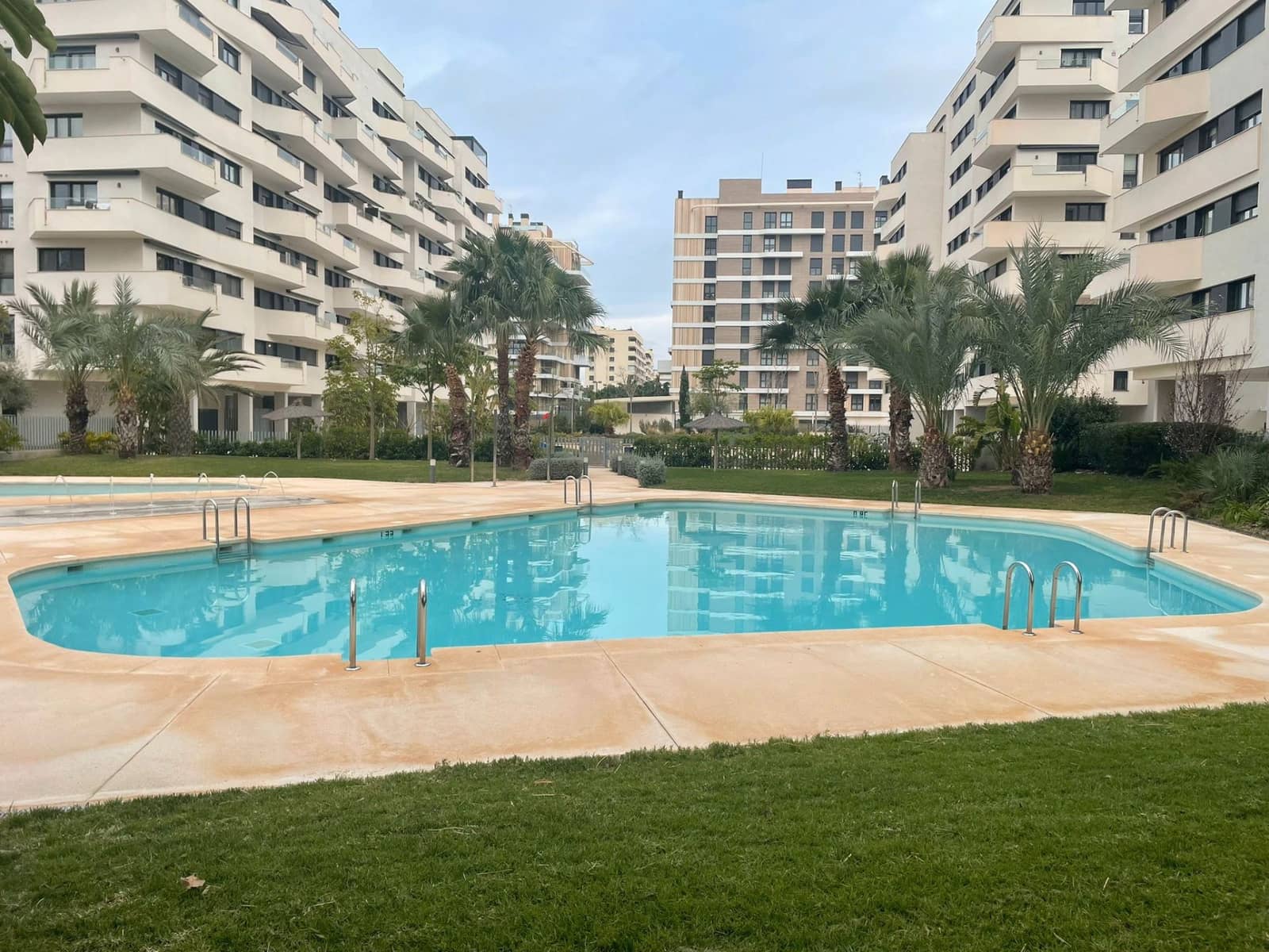 2 bedroom Flat for sale in Alicante / Alacant city with pool garage - € 449,000 (Ref: 9640772)