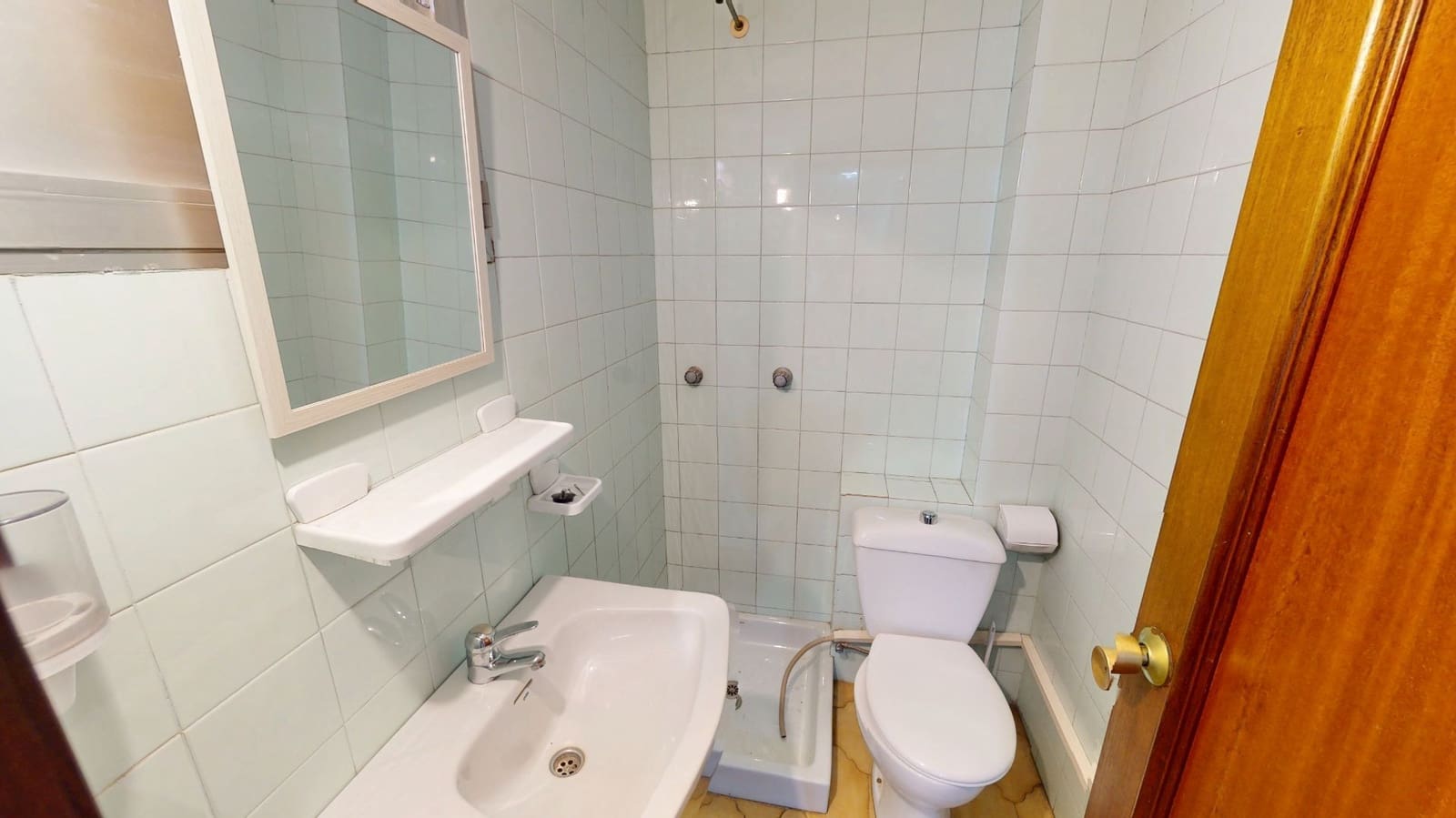 4 bedroom Flat for sale in Alicante / Alacant city with garage - € 165,000 (Ref: 9667115)