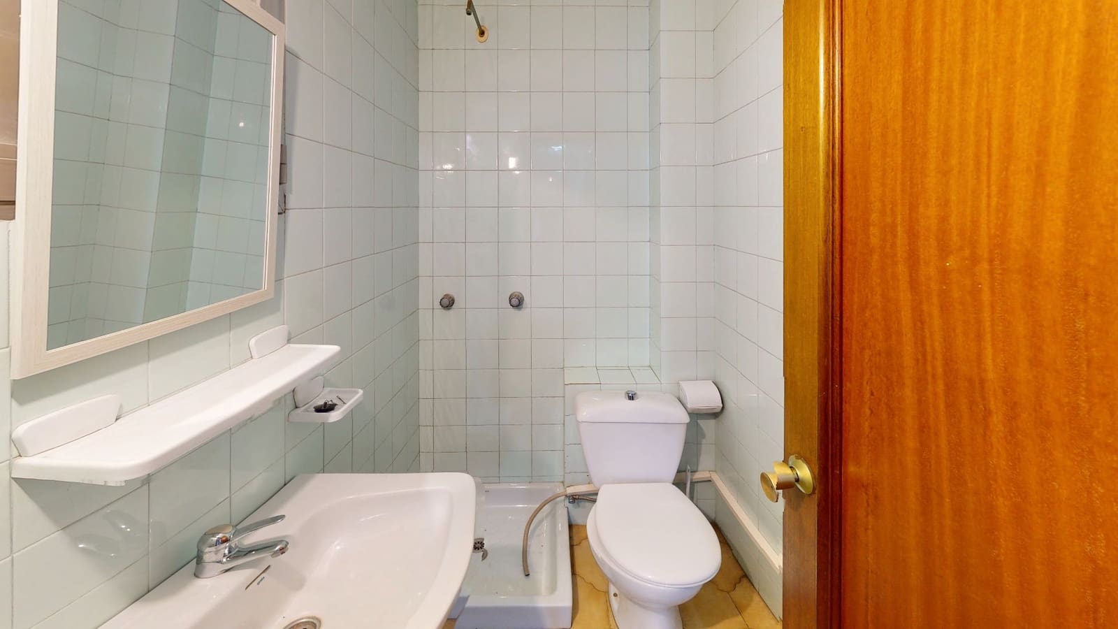 4 bedroom Flat for sale in Alicante / Alacant city with garage - € 165,000 (Ref: 9667115)