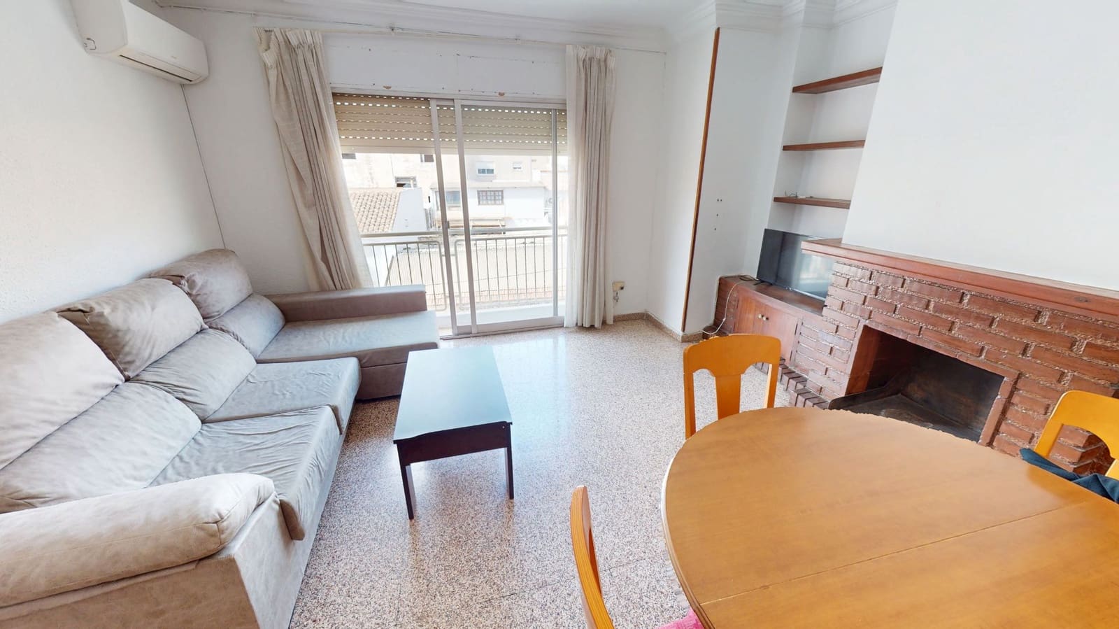 4 bedroom Flat for sale in Alicante / Alacant city with garage - € 165,000 (Ref: 9667115)