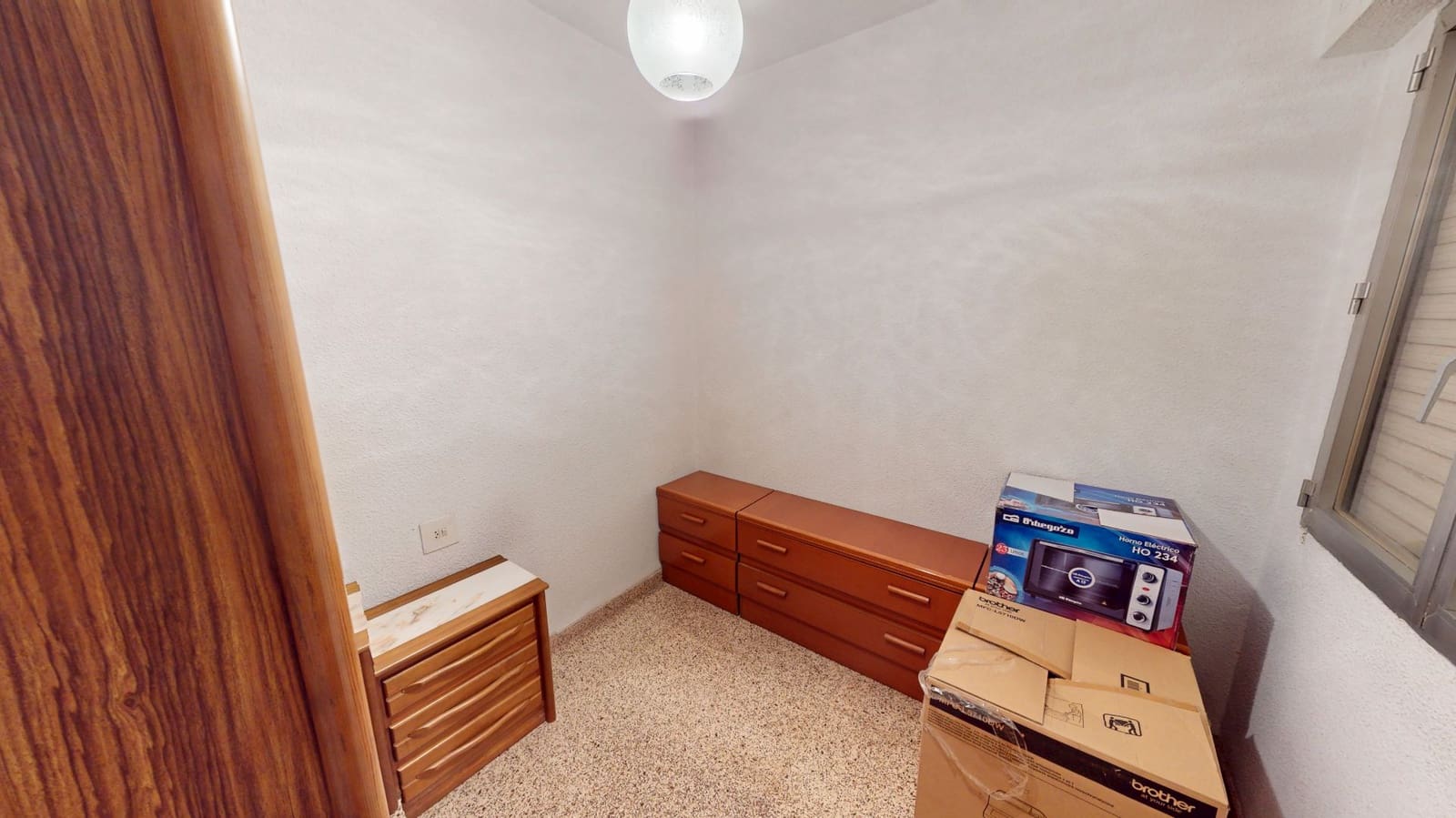 4 bedroom Flat for sale in Alicante / Alacant city with garage - € 165,000 (Ref: 9667115)