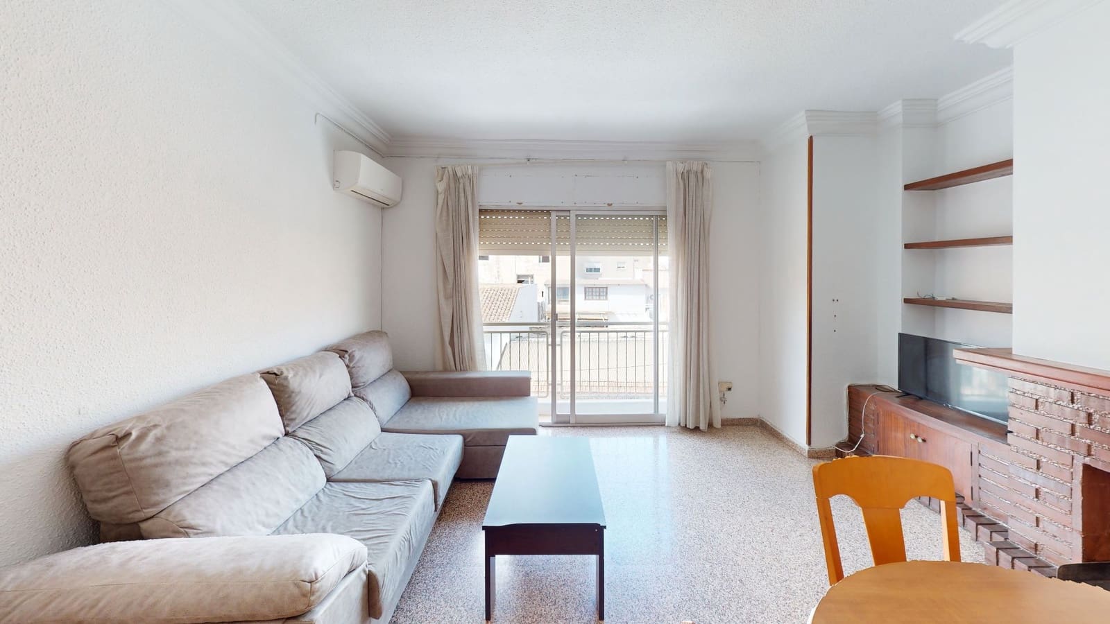 4 bedroom Flat for sale in Alicante / Alacant city with garage - € 165,000 (Ref: 9667115)