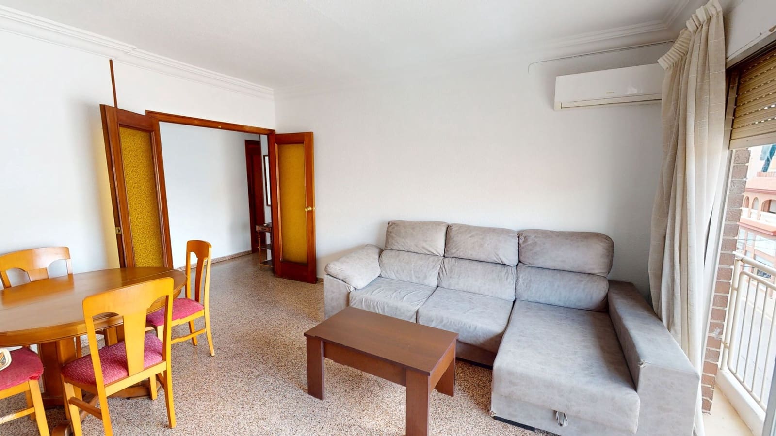 4 bedroom Flat for sale in Alicante / Alacant city with garage - € 165,000 (Ref: 9667115)