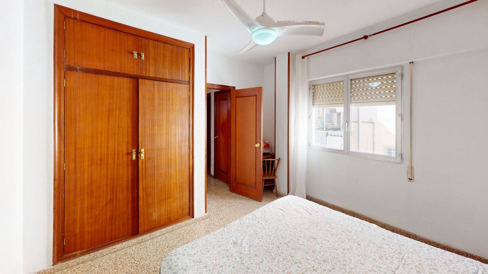 4 bedroom Flat for sale in Alicante / Alacant city with garage - € 165,000 (Ref: 9667115)