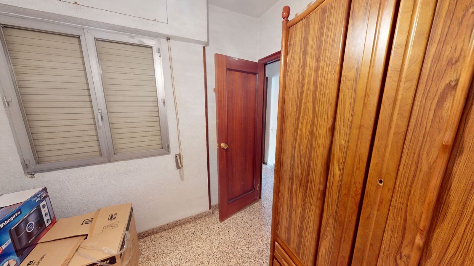 4 bedroom Flat for sale in Alicante / Alacant city with garage - € 165,000 (Ref: 9667115)