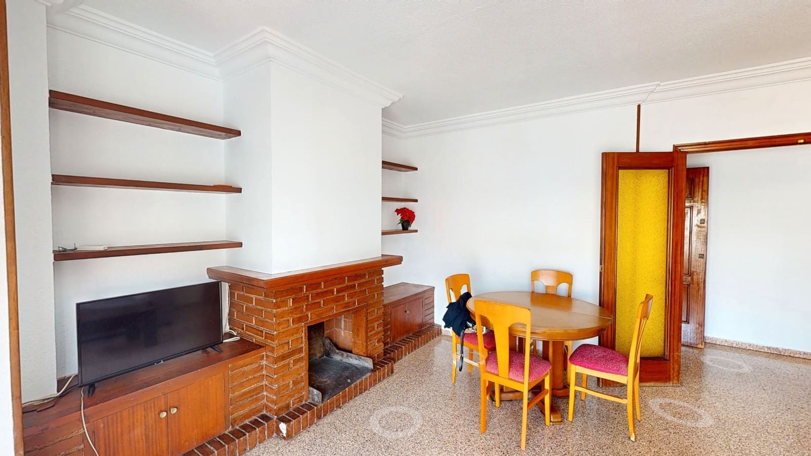 4 bedroom Flat for sale in Alicante / Alacant city with garage - € 165,000 (Ref: 9667115)