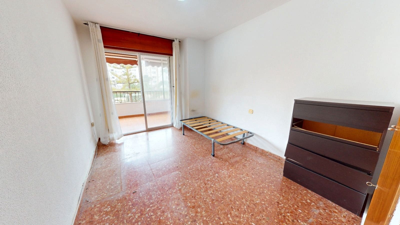 3 makuuhuone Asunto myytävänä paikassa Alicante kaupunki mukana uima-altaan 
autotalli - 379 000 € (Ref: 9702444)