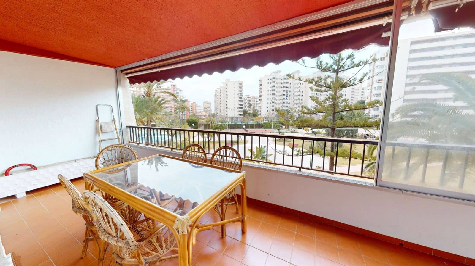 3 makuuhuone Asunto myytävänä paikassa Alicante kaupunki mukana uima-altaan 
autotalli - 379 000 € (Ref: 9702444)