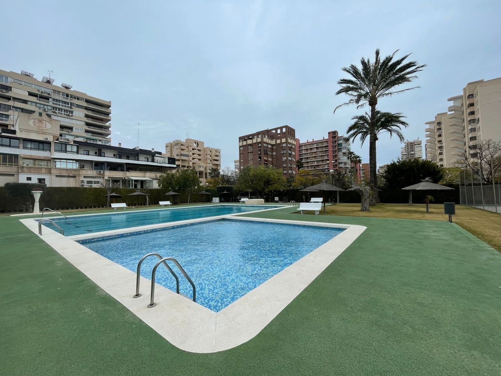 3 makuuhuone Asunto myytävänä paikassa Alicante kaupunki mukana uima-altaan 
autotalli - 379 000 € (Ref: 9702444)