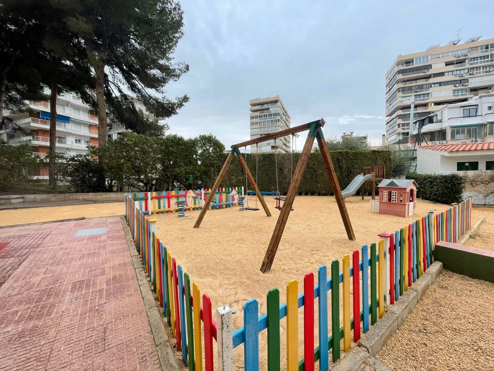 3 makuuhuone Asunto myytävänä paikassa Alicante kaupunki mukana uima-altaan 
autotalli - 379 000 € (Ref: 9702444)