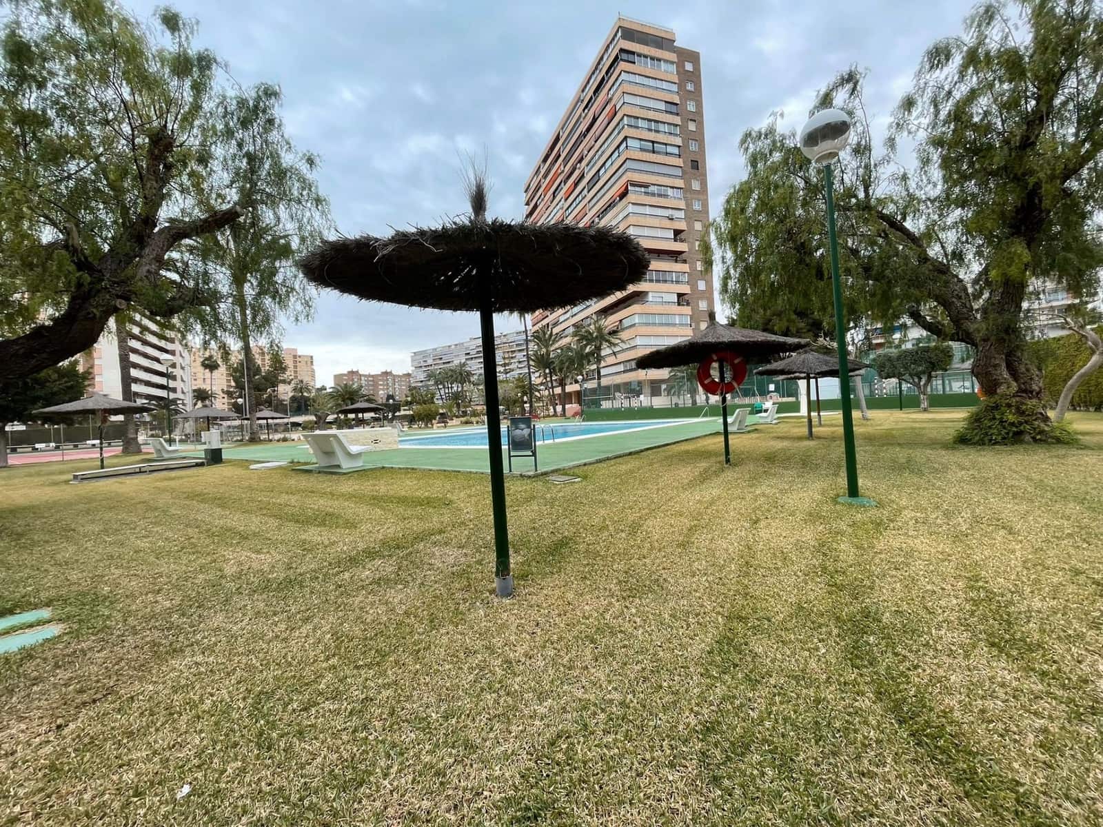 3 makuuhuone Asunto myytävänä paikassa Alicante kaupunki mukana uima-altaan 
autotalli - 379 000 € (Ref: 9702444)