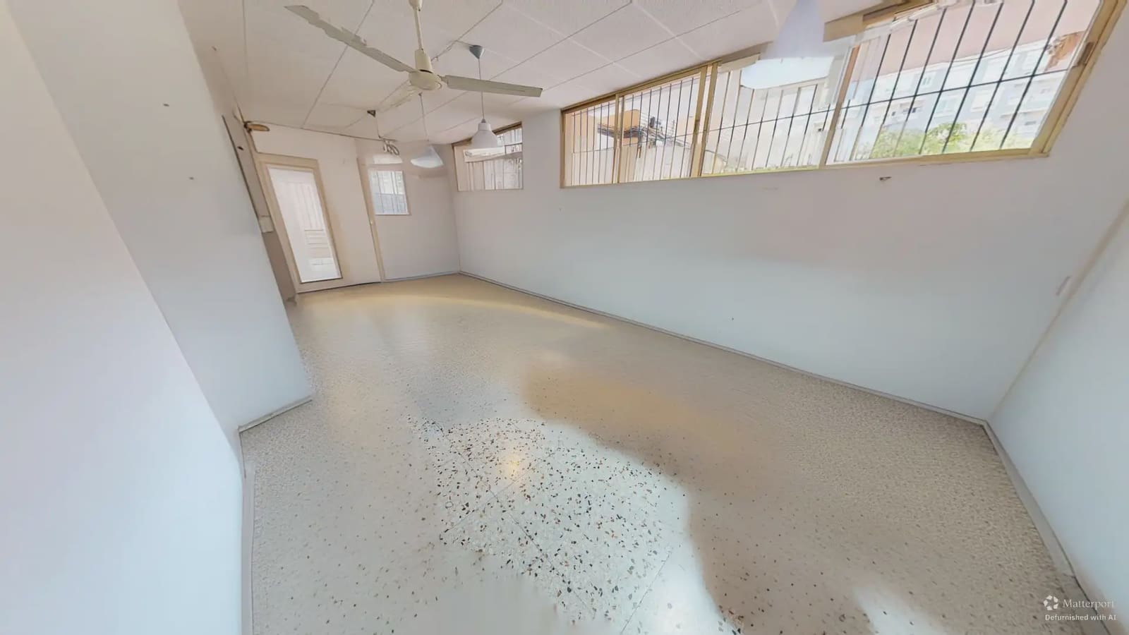 Commercial for sale in El Campello - € 159,000 (Ref: 9789669)