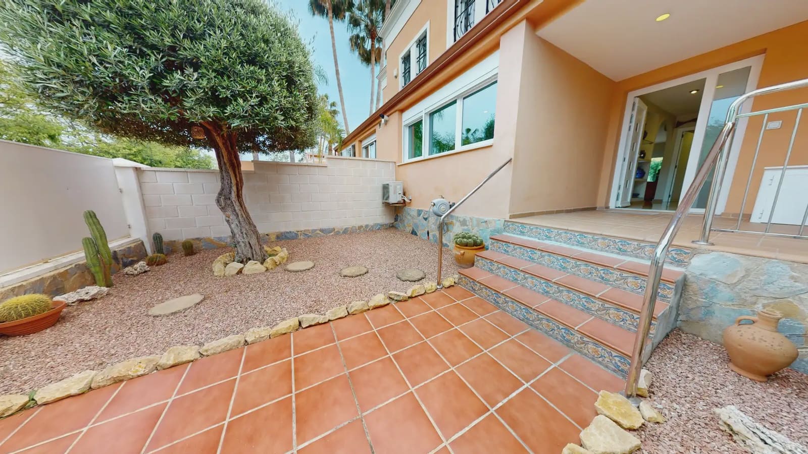 3 Zimmer Haus zu verkaufen in Alicante / Alacant Stadt mit Pool Garage - 619.000 € (Ref: 9815251)