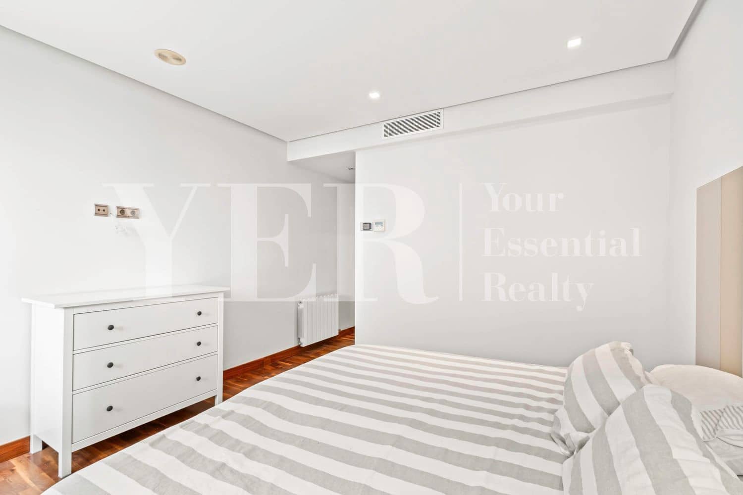 3 quarto Apartamento para arrendar em Alicante cidade com garagem - 2 500 € (Ref: 10021960)