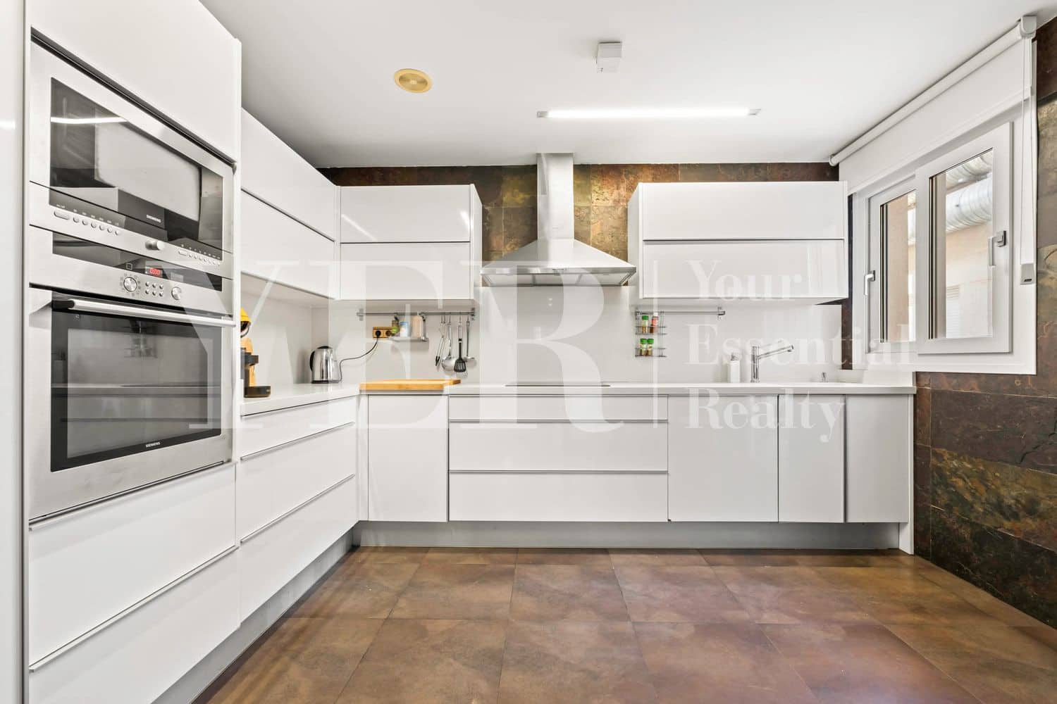3 quarto Apartamento para arrendar em Alicante cidade com garagem - 2 500 € (Ref: 10021960)