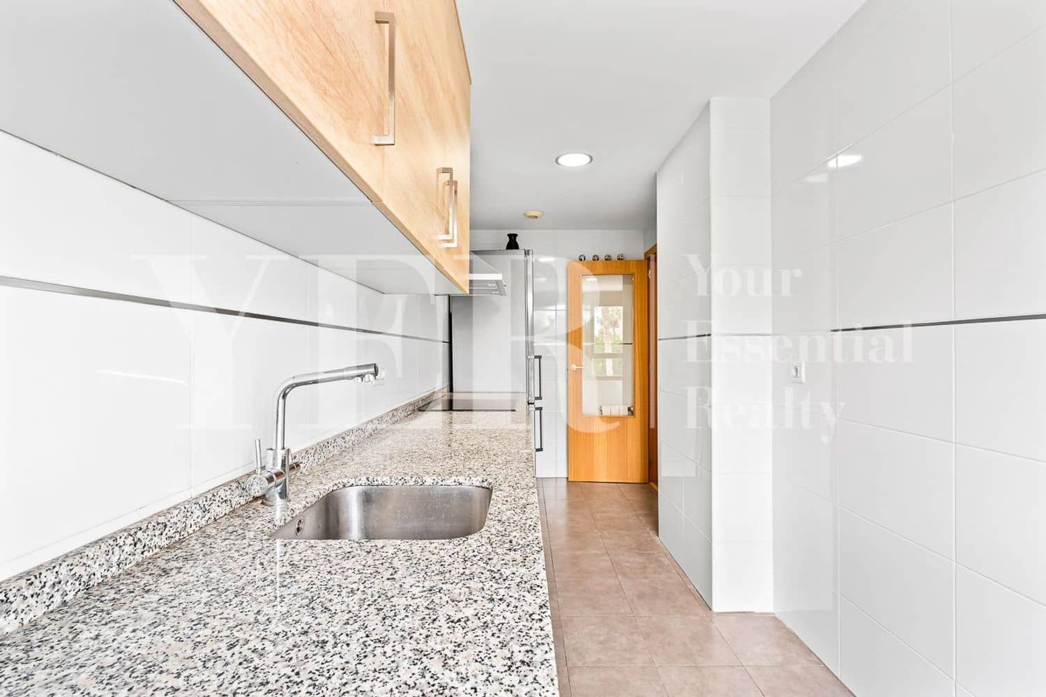 3 bedroom Apartment for rent in Alicante / Alacant city with pool garage - € 1,950 (Ref: 10031452)