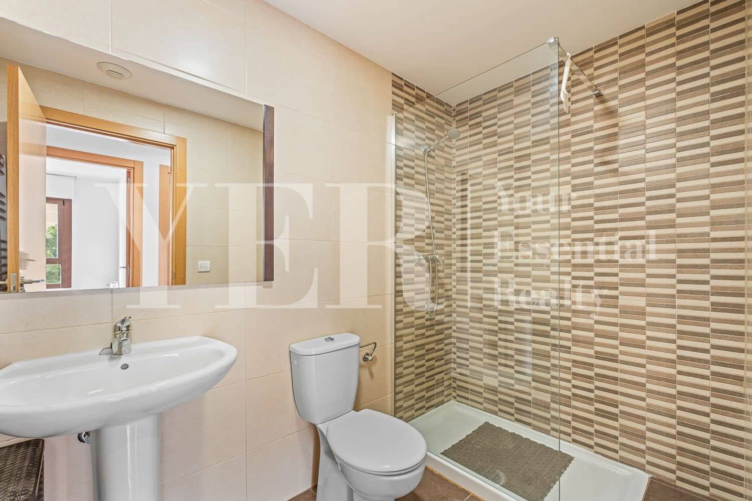 3 bedroom Apartment for rent in Alicante / Alacant city with pool garage - € 1,950 (Ref: 10031452)