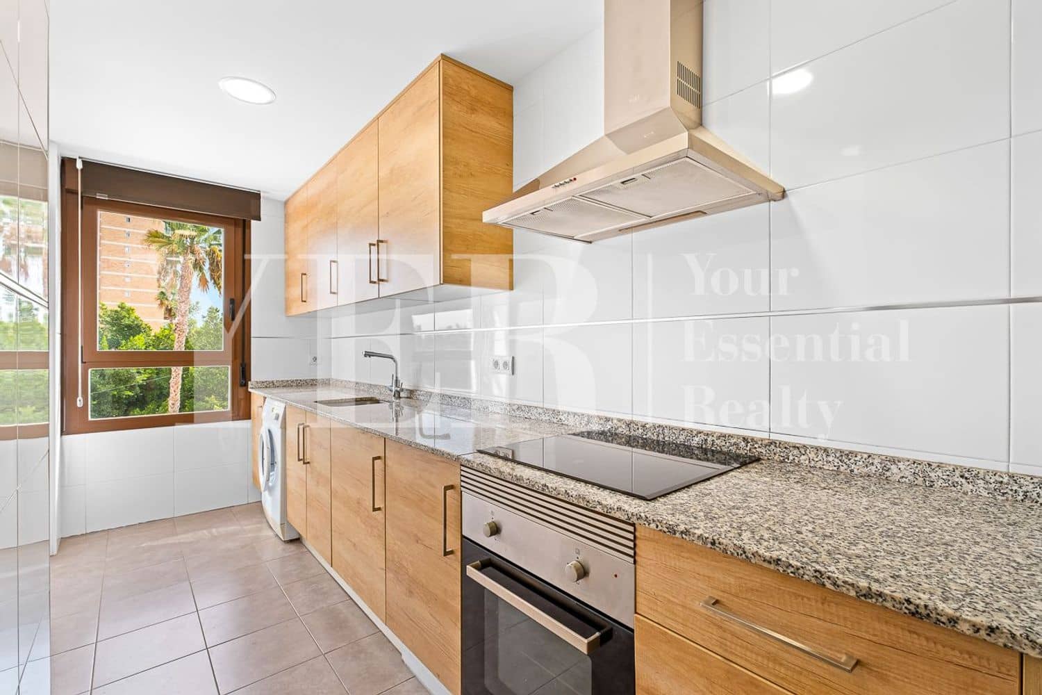 3 bedroom Apartment for rent in Alicante / Alacant city with pool garage - € 1,950 (Ref: 10031452)