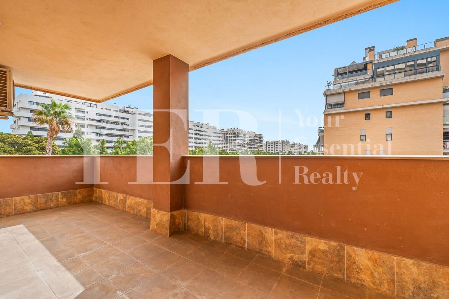 3 bedroom Apartment for rent in Alicante / Alacant city with pool garage - € 1,950 (Ref: 10031452)