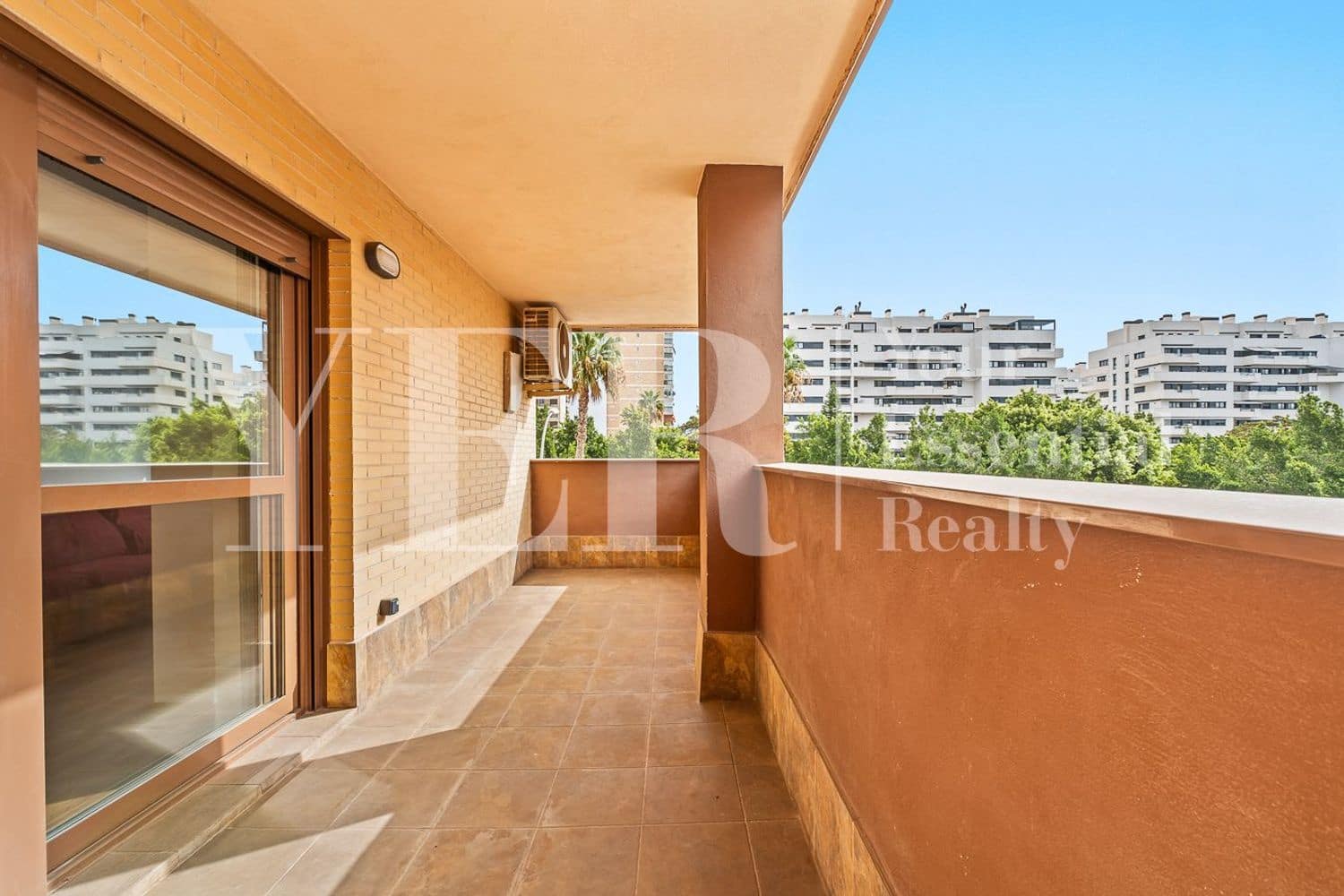3 bedroom Apartment for rent in Alicante / Alacant city with pool garage - € 1,950 (Ref: 10031452)