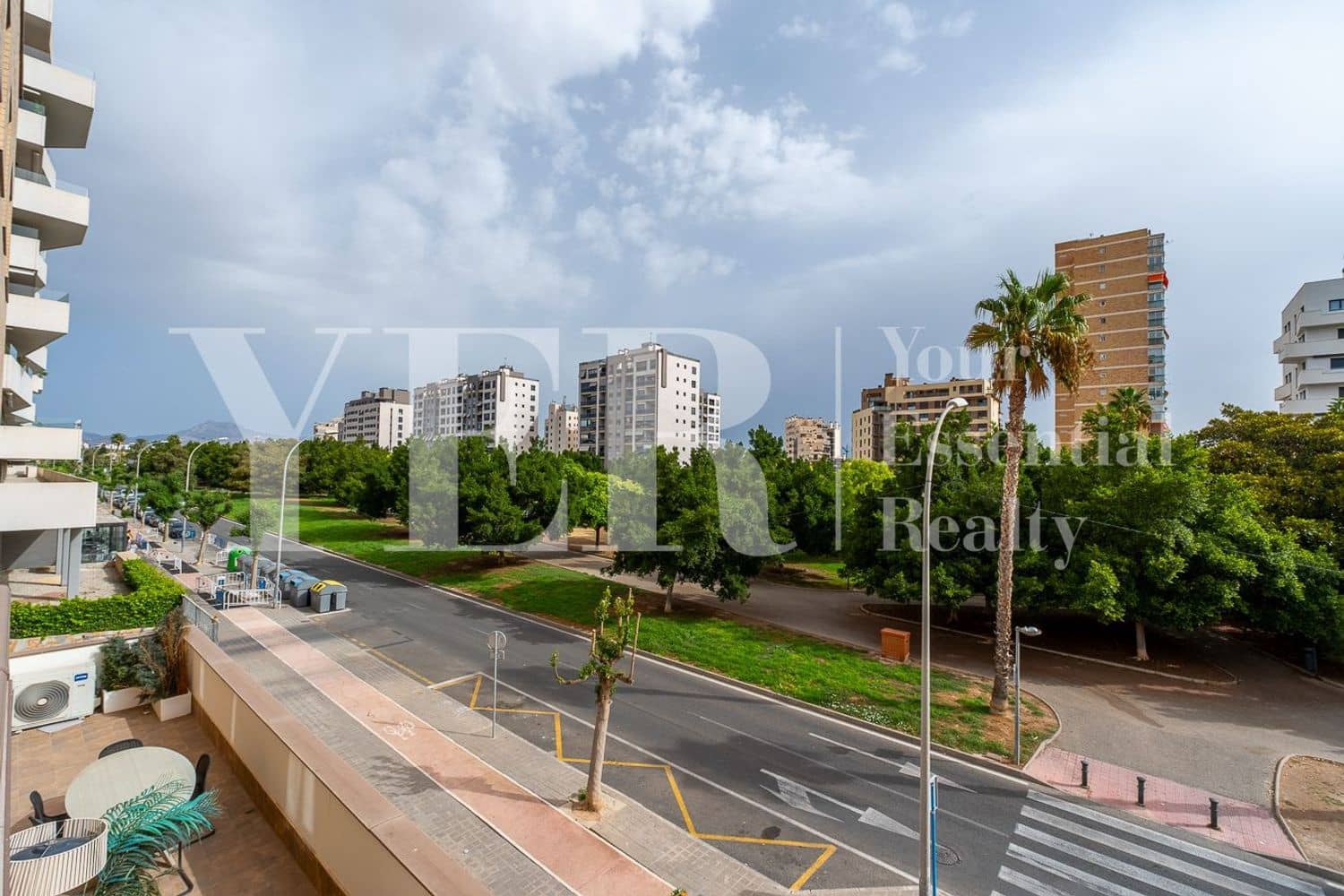 3 bedroom Apartment for rent in Alicante / Alacant city with pool garage - € 1,950 (Ref: 10031452)