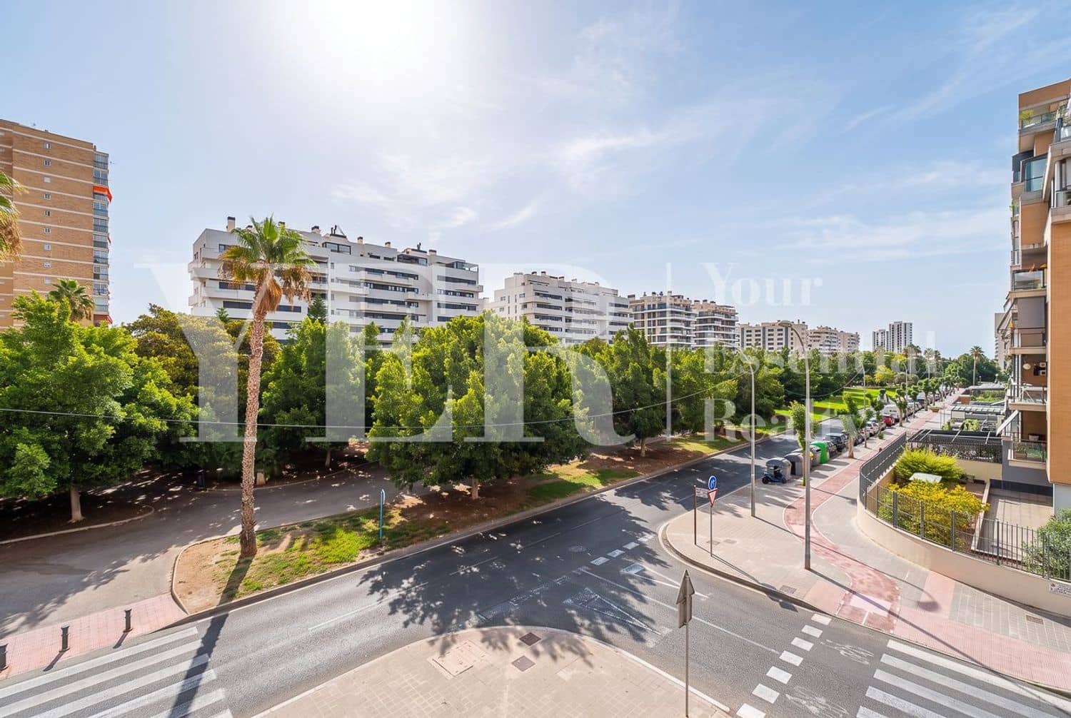 3 bedroom Apartment for rent in Alicante / Alacant city with pool garage - € 1,950 (Ref: 10031452)
