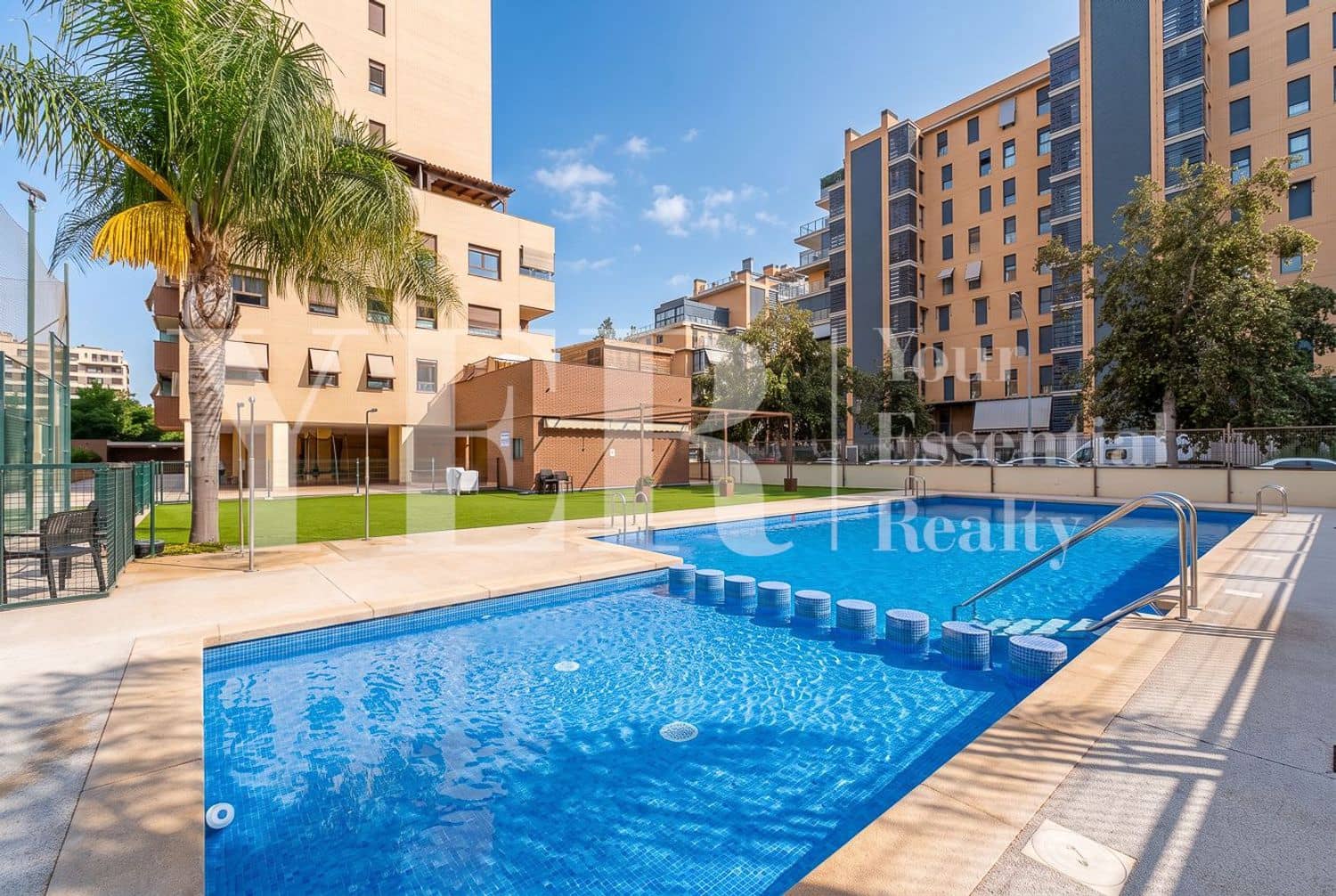 3 bedroom Apartment for rent in Alicante / Alacant city with pool garage - € 1,950 (Ref: 10031452)