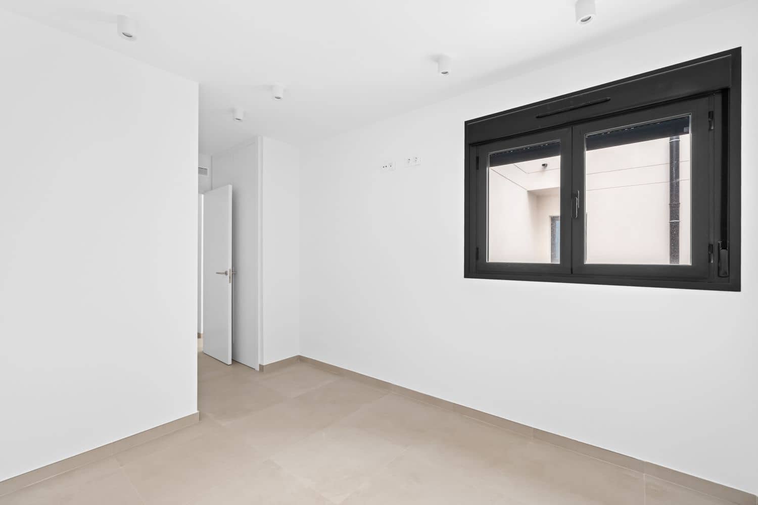 2 quarto Apartamento para arrendar em Alicante cidade com piscina garagem - 1 160 € (Ref: 10037801)