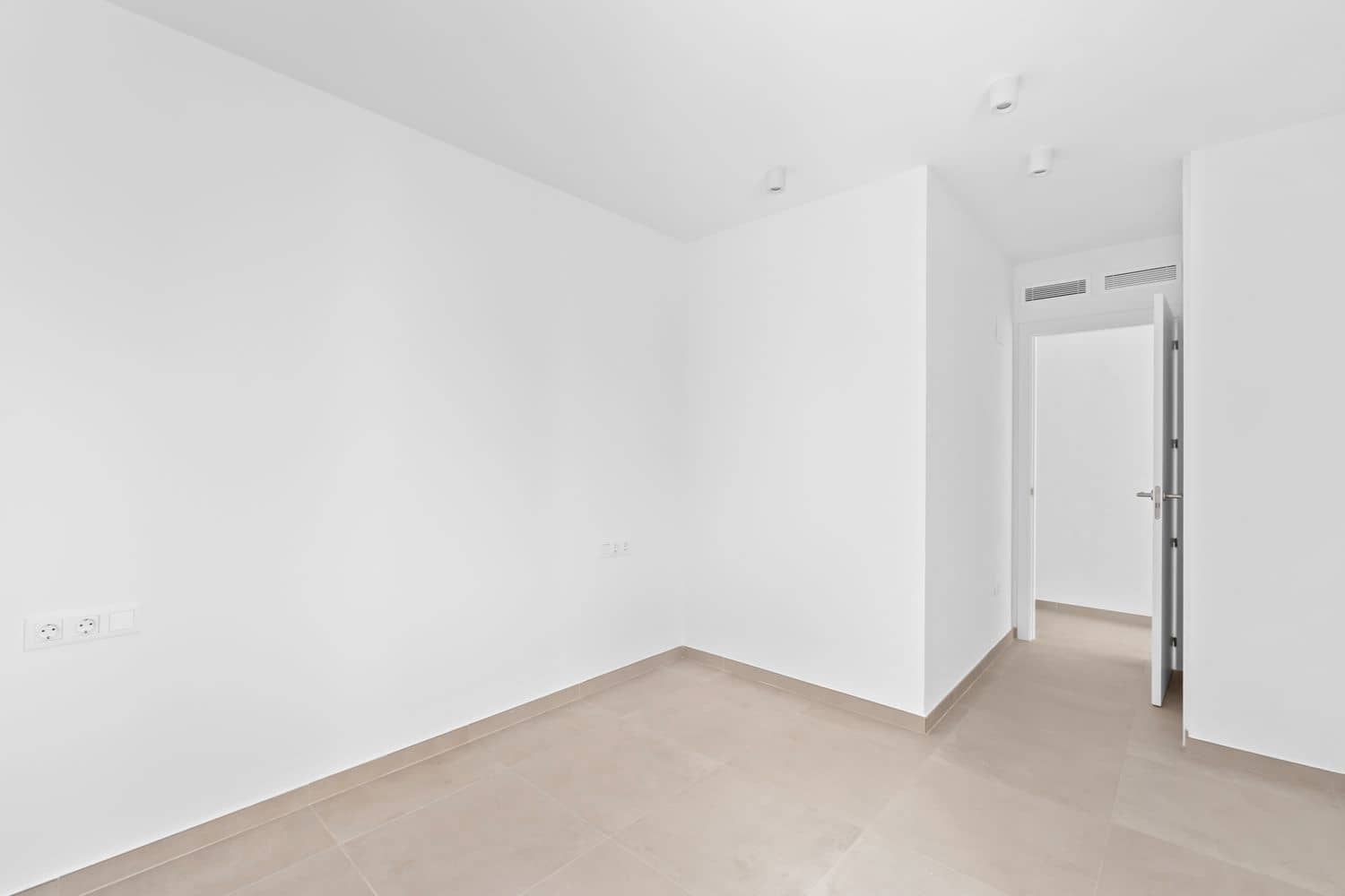 2 quarto Apartamento para arrendar em Alicante cidade com piscina garagem - 1 160 € (Ref: 10037801)