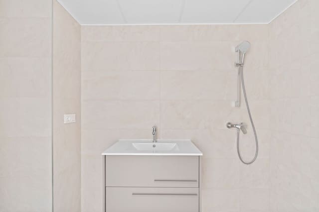 2 soveværelse Lejlighed til leje i Florida Baja, Alicante by med swimmingpool garage - € 1.160 (Ref: 10037801)