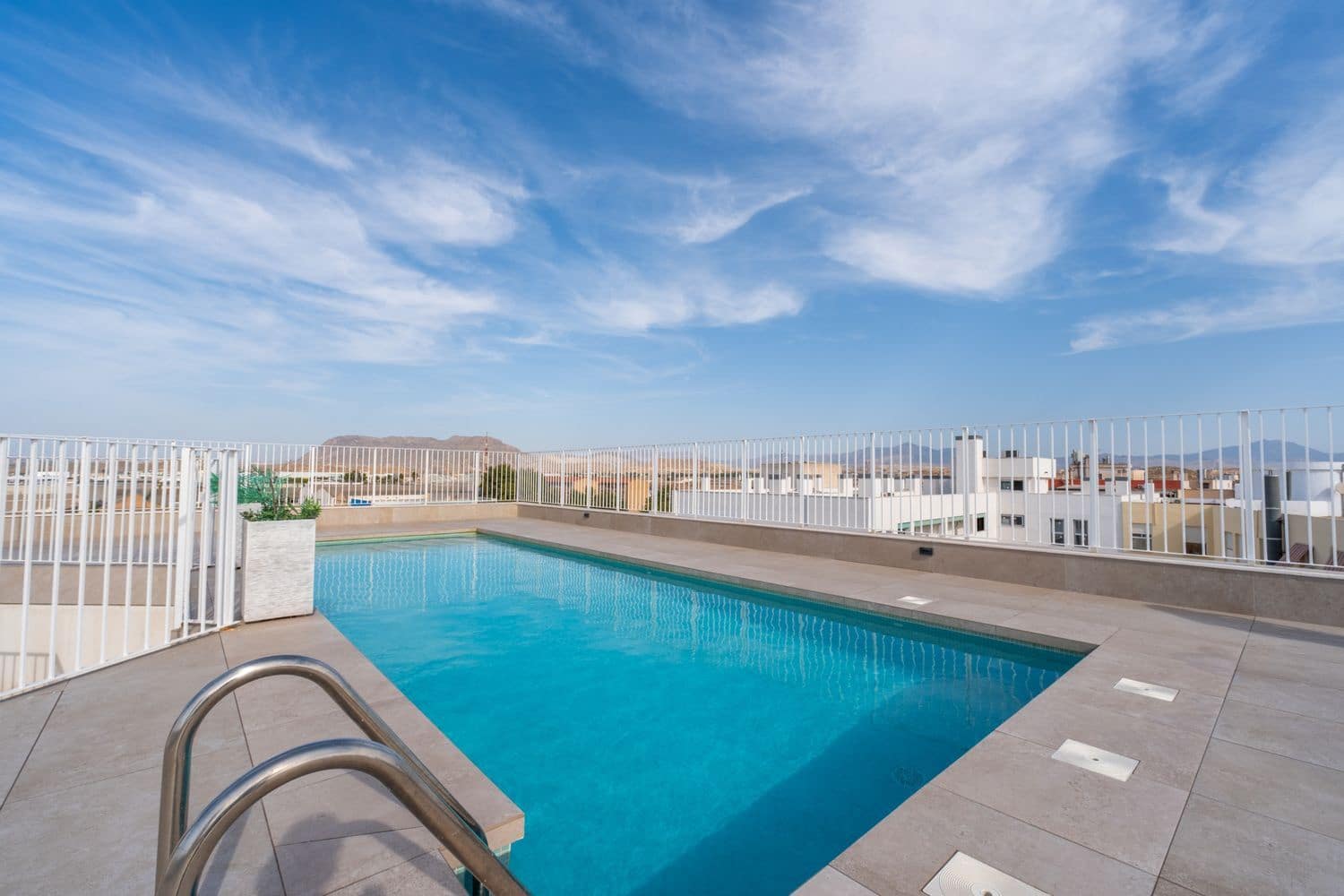 2 quarto Apartamento para arrendar em Alicante cidade com piscina garagem - 1 160 € (Ref: 10037801)