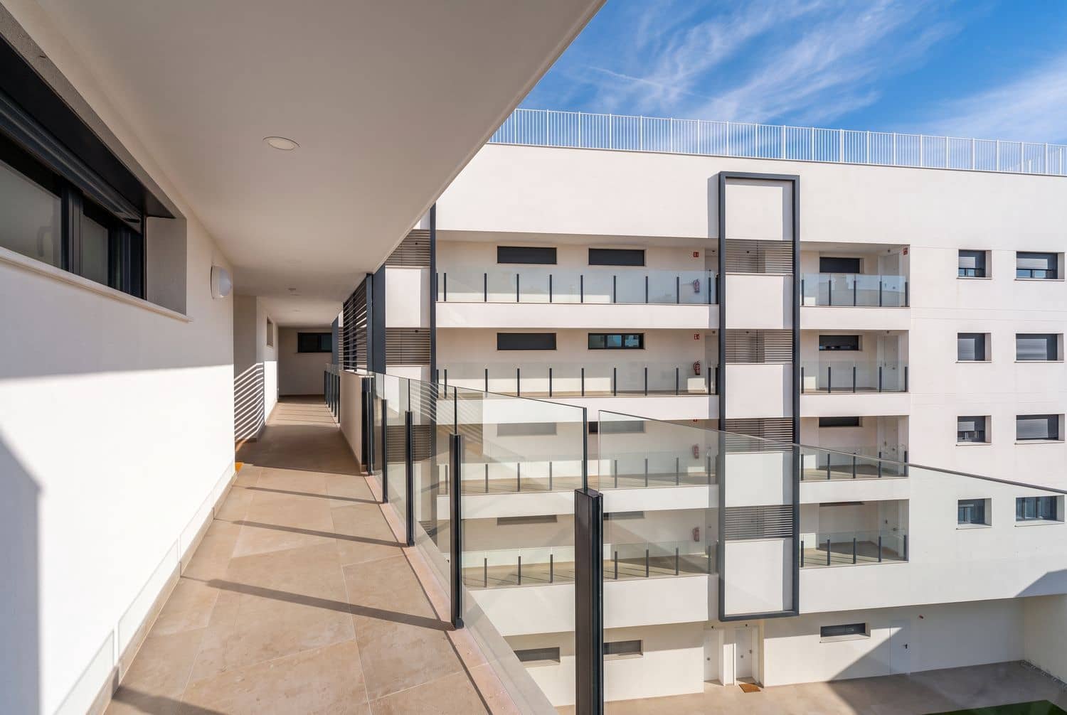 2 quarto Apartamento para arrendar em Alicante cidade com piscina garagem - 1 160 € (Ref: 10037801)