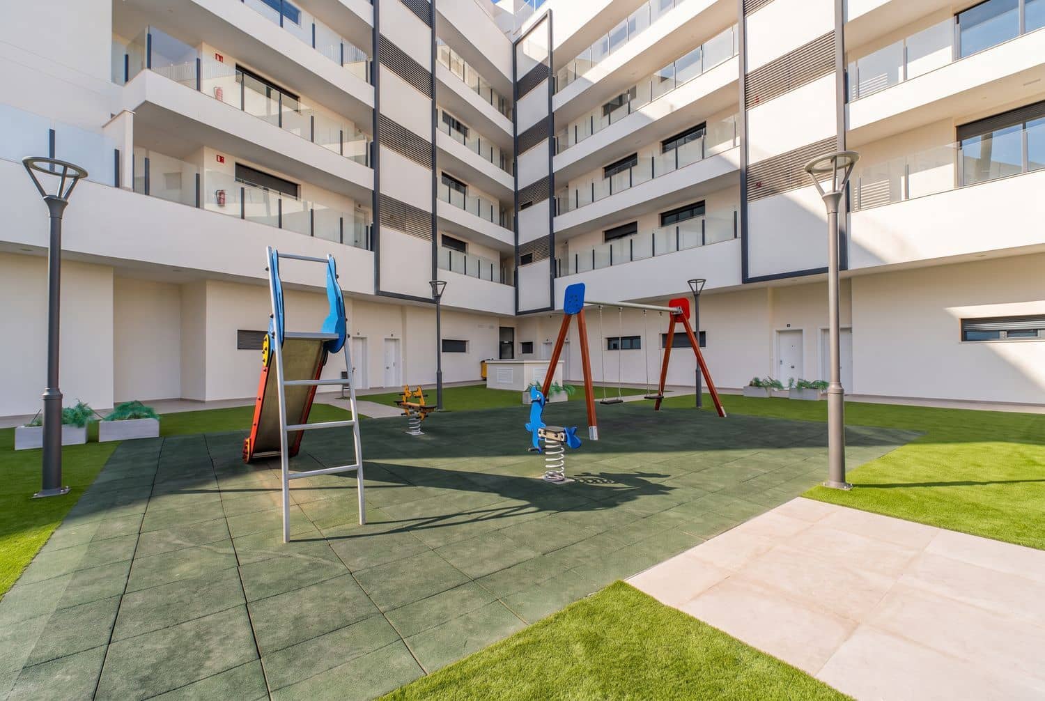 2 quarto Apartamento para arrendar em Alicante cidade com piscina garagem - 1 160 € (Ref: 10037801)