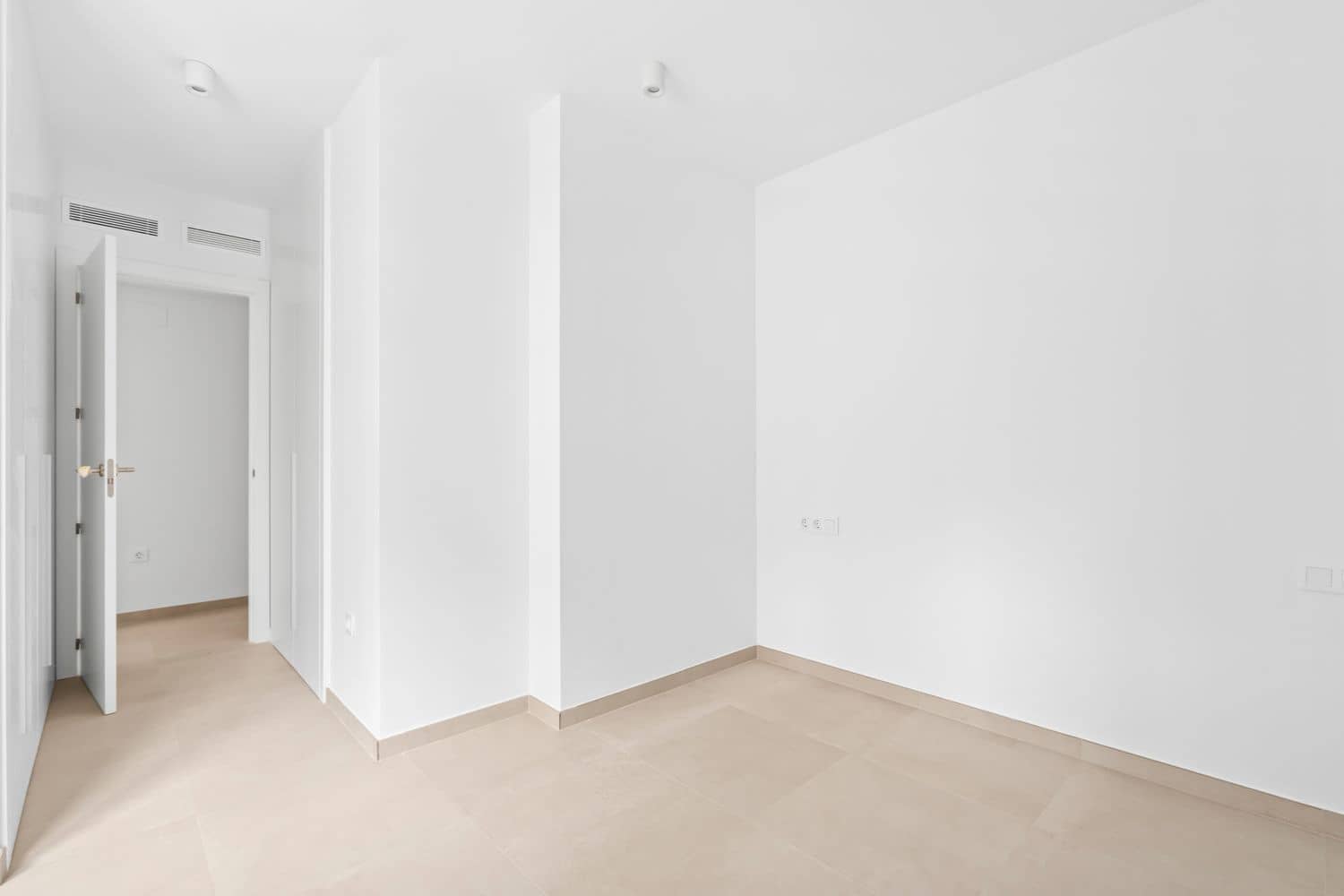 Apartamento de 2 habitaciones en Alicante / Alacant ciudad en alquiler con piscina garaje - 1.550 € (Ref: 10157118)