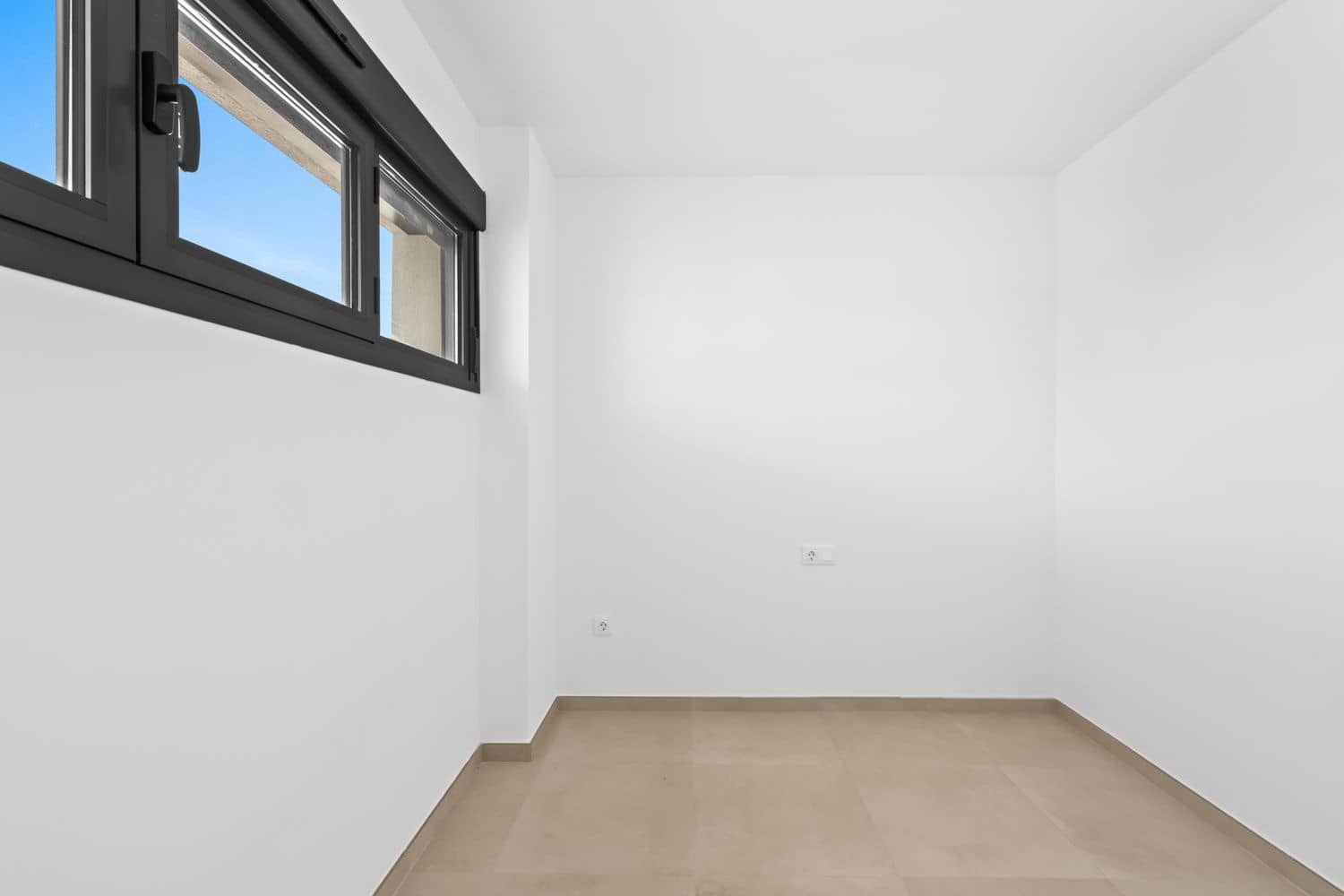 Apartamento de 2 habitaciones en Alicante / Alacant ciudad en alquiler con piscina garaje - 1.550 € (Ref: 10157118)
