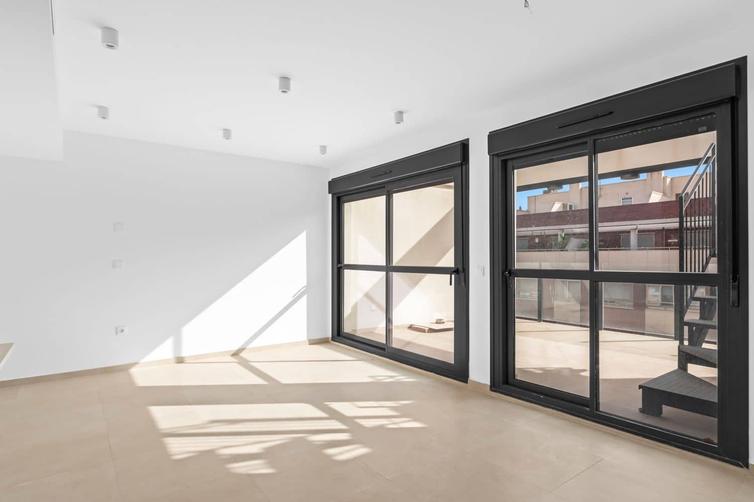 Apartamento de 2 habitaciones en Alicante / Alacant ciudad en alquiler con piscina garaje - 1.550 € (Ref: 10157118)