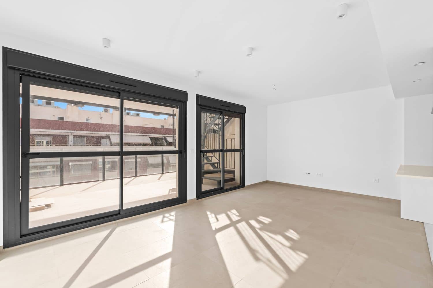 Apartamento de 2 habitaciones en Alicante / Alacant ciudad en alquiler con piscina garaje - 1.550 € (Ref: 10157118)
