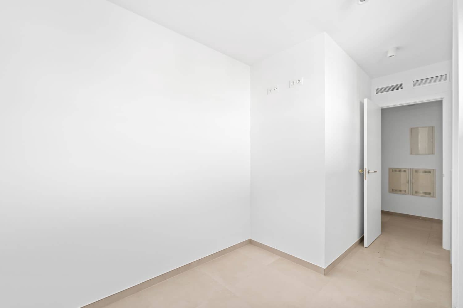 Apartamento de 2 habitaciones en Alicante / Alacant ciudad en alquiler con piscina garaje - 1.550 € (Ref: 10157118)