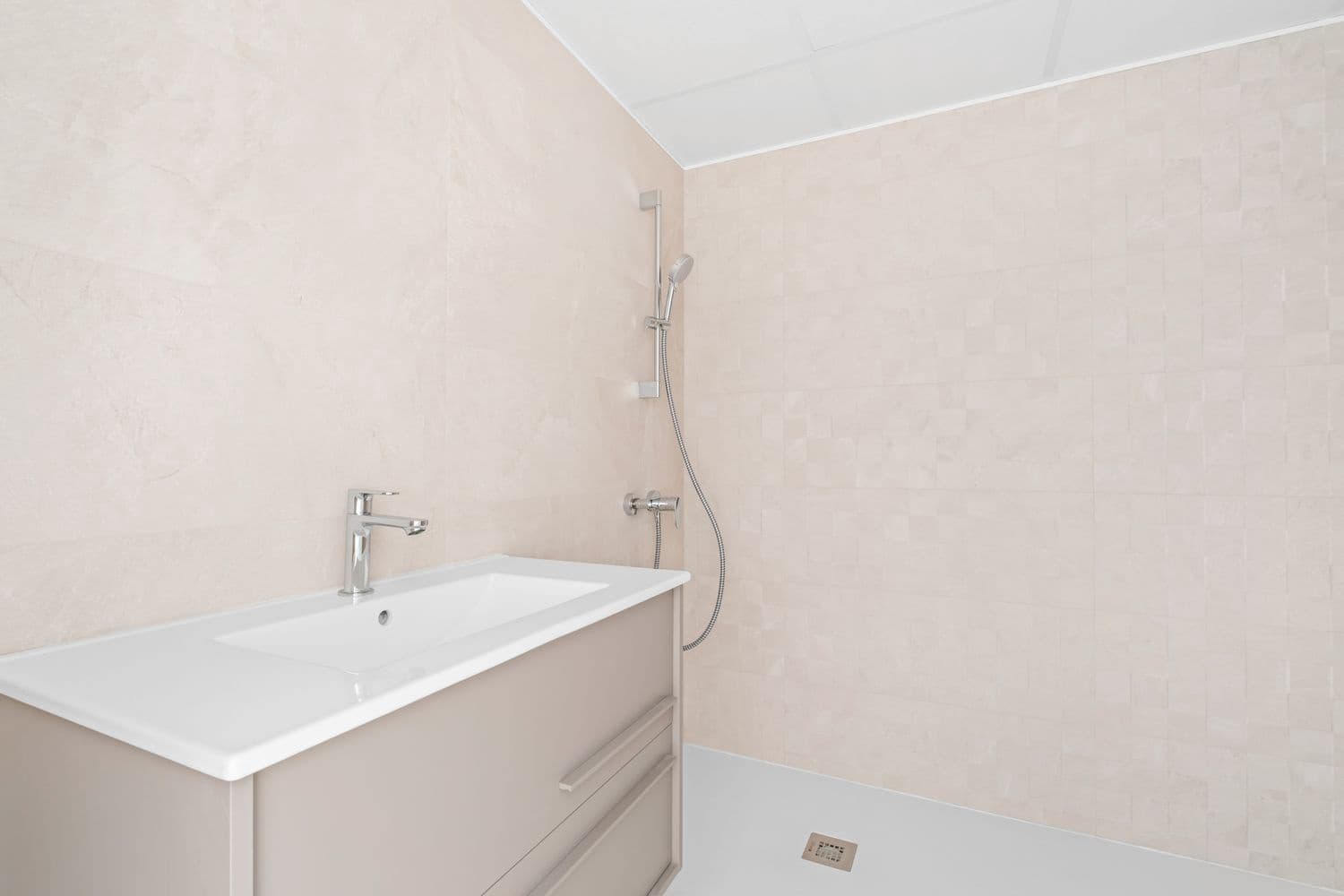 Apartamento de 2 habitaciones en Alicante / Alacant ciudad en alquiler con piscina garaje - 1.550 € (Ref: 10157118)
