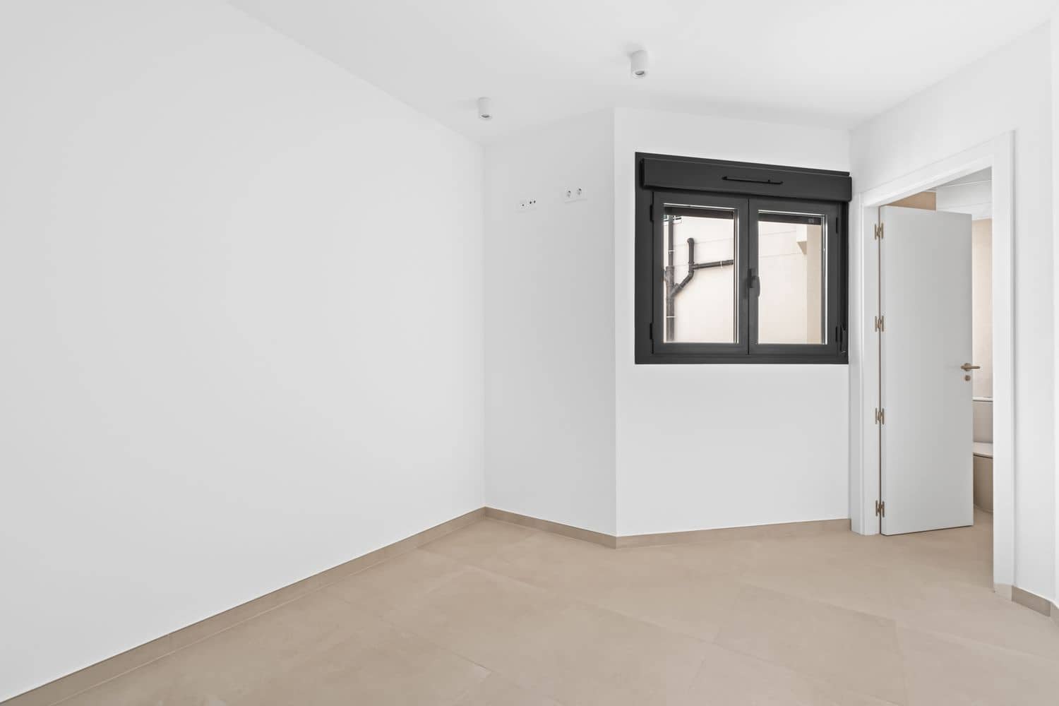 Apartamento de 2 habitaciones en Alicante / Alacant ciudad en alquiler con piscina garaje - 1.550 € (Ref: 10157118)