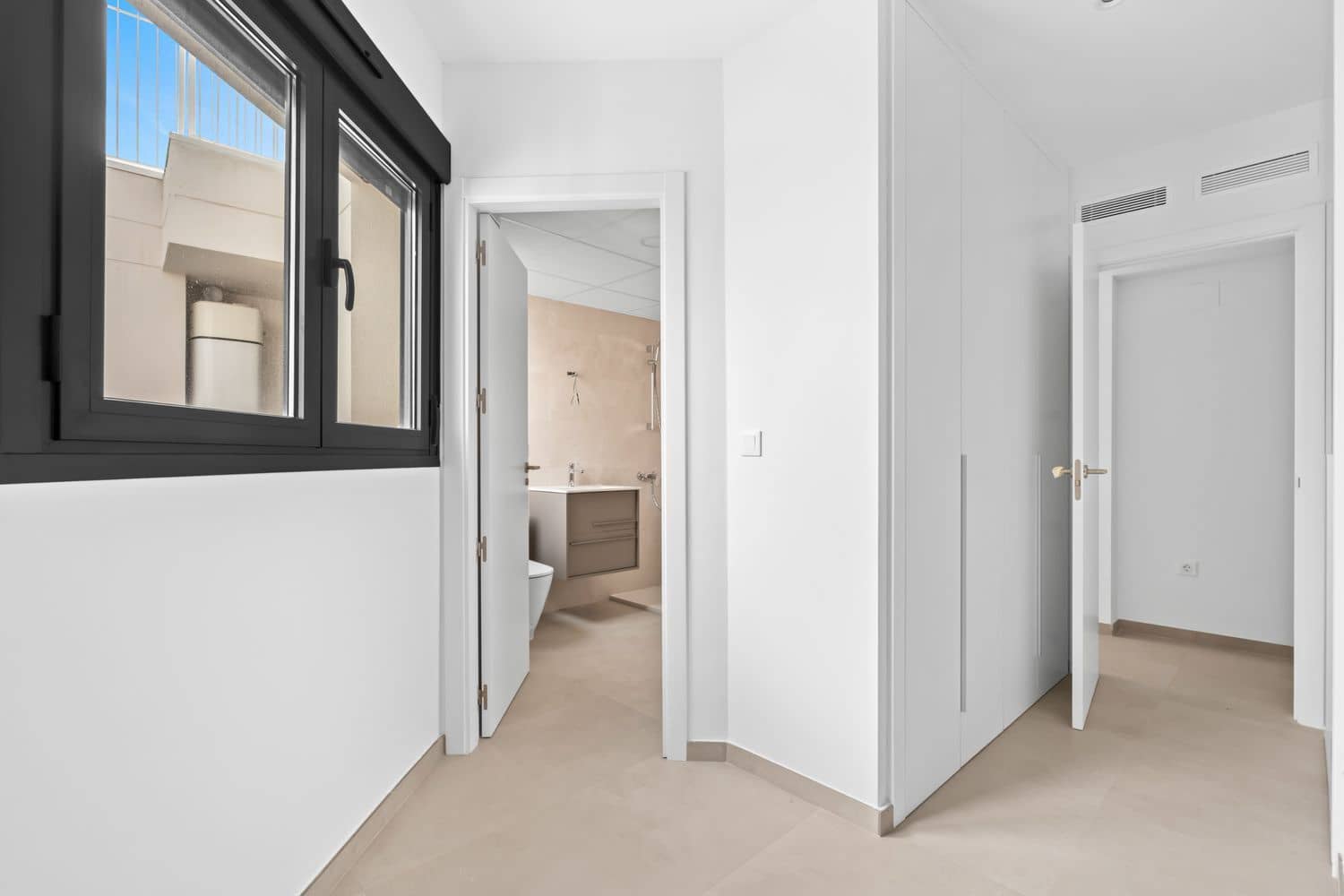 Apartamento de 2 habitaciones en Alicante / Alacant ciudad en alquiler con piscina garaje - 1.550 € (Ref: 10157118)