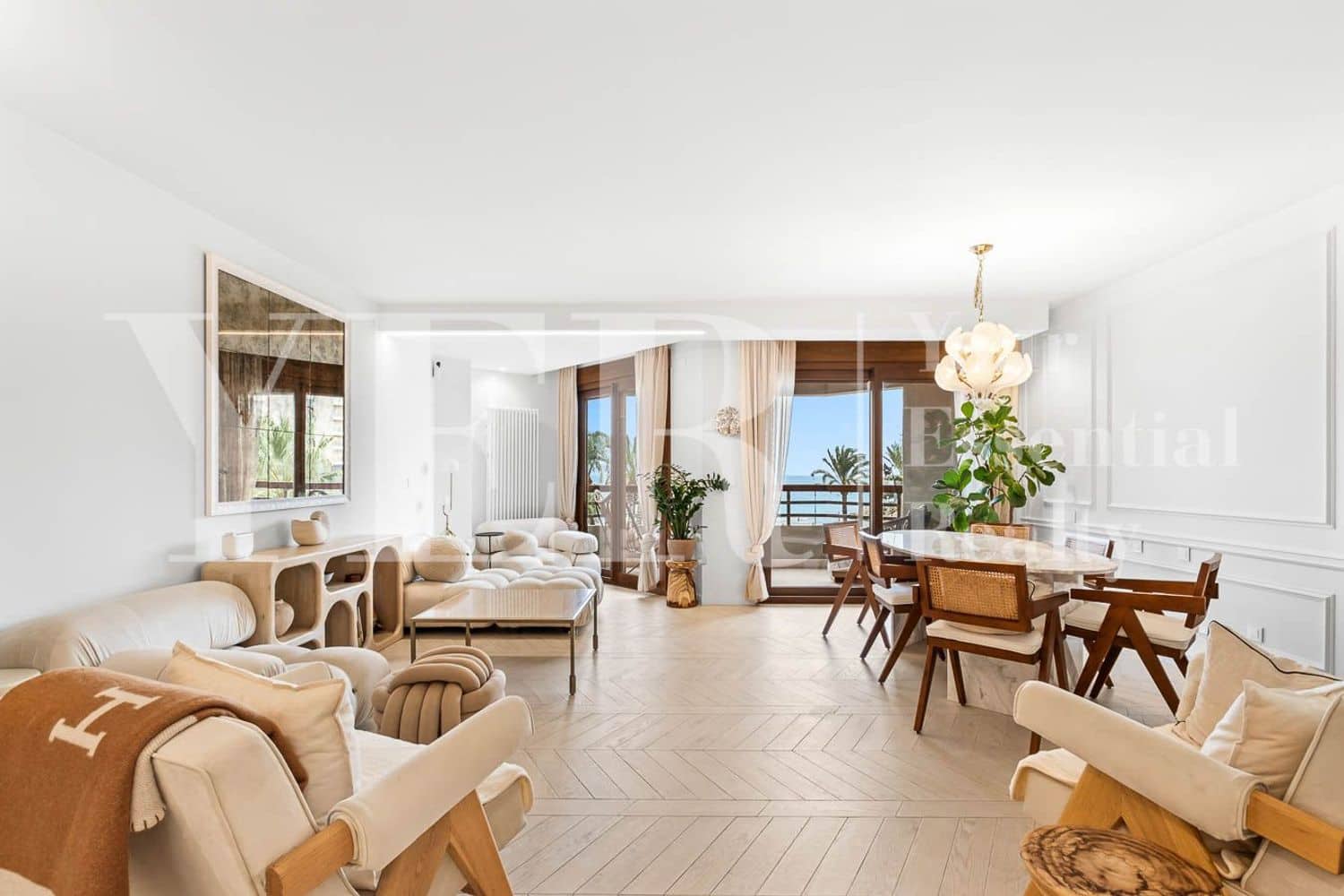 3 bedroom Apartment for sale in Alicante / Alacant city with garage - € 799,000 (Ref: 10157120)